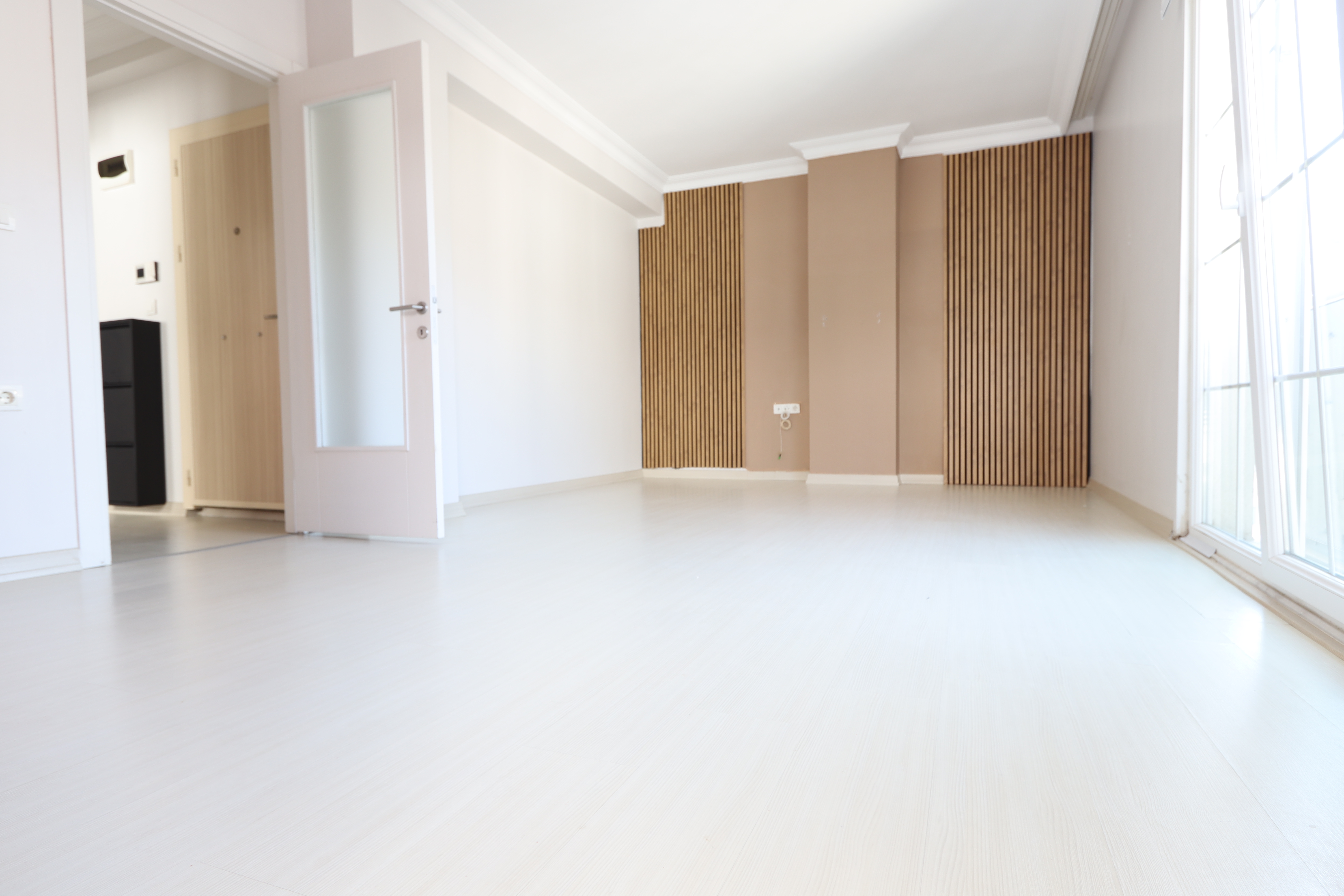 ÇEKMEKÖYDE ORMANKÖYE YAKIN YENİ BİNADA SATILIK 2+1 KÖŞE DAİRE